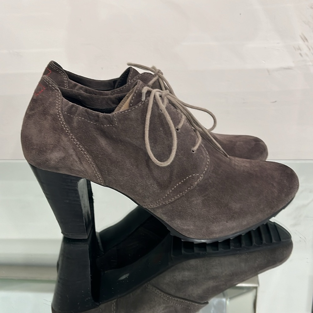 Hogl Suede Leather Ankle Boots Trainers in Taupe/ Mid Brown Heel Laced size 7 US